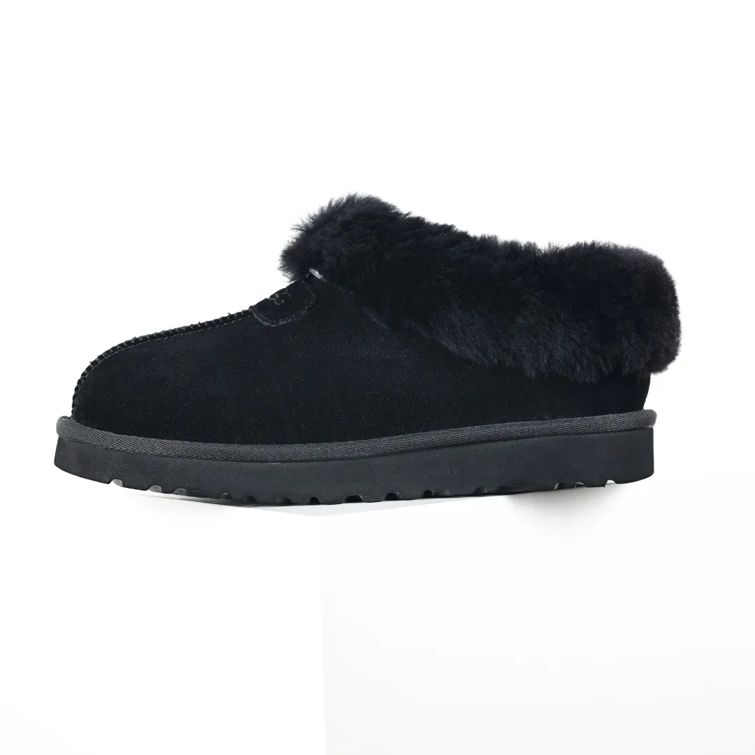 Pick up locally 💰520 Core recommendation with good price It is a very suitable choice for home use. In recent years, uug has launched a series of styles, which are partially geared towards the preferences of young consumers and have also moved to the forefront of fashion trends. Shoe body material: water-repellent coated suede upper, 17 mm UGGPURE™ implantable wool insole, lightweight non-slip and comfortable rubber outsole, with brand LOGO and trademark, with full packaging Size: 35 36 37 38 39 40